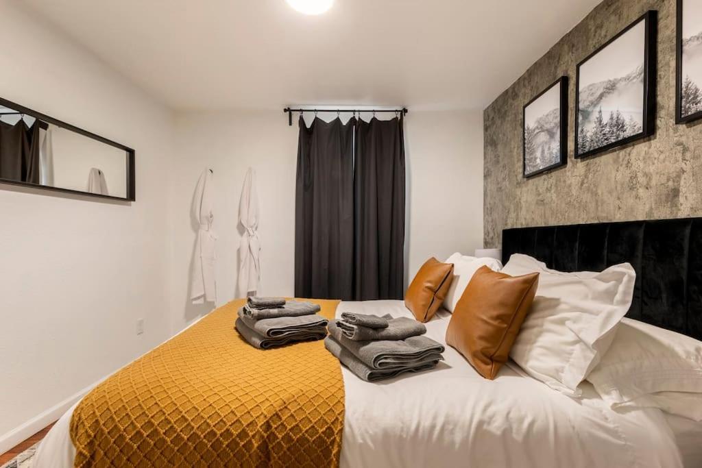 Adorable 2-Bedroom Modern Basement Denver Exterior photo